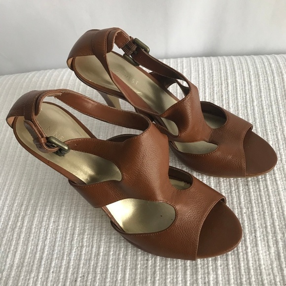 Nine West Tan Heels - Picture 2 of 8